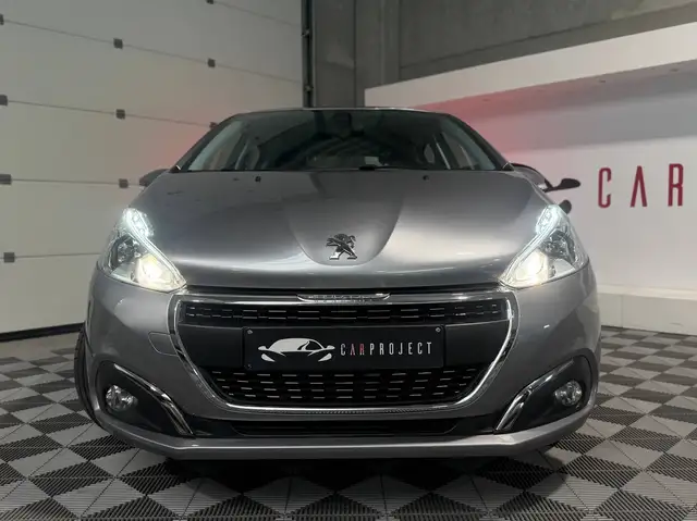 Peugeot 208 view 5