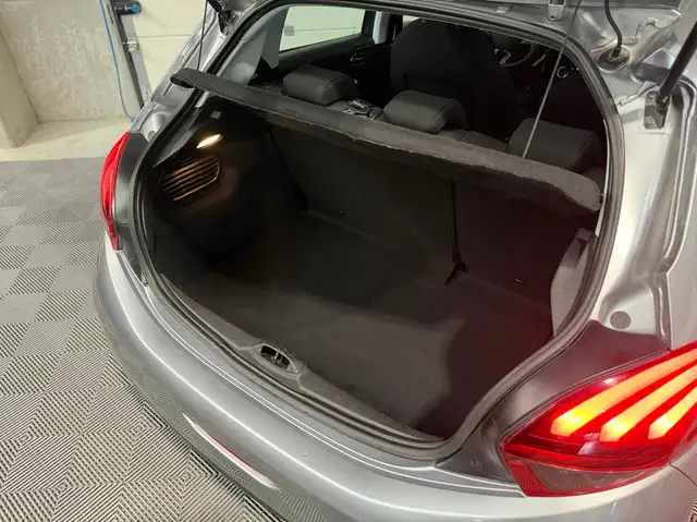 Peugeot 208 view 14
