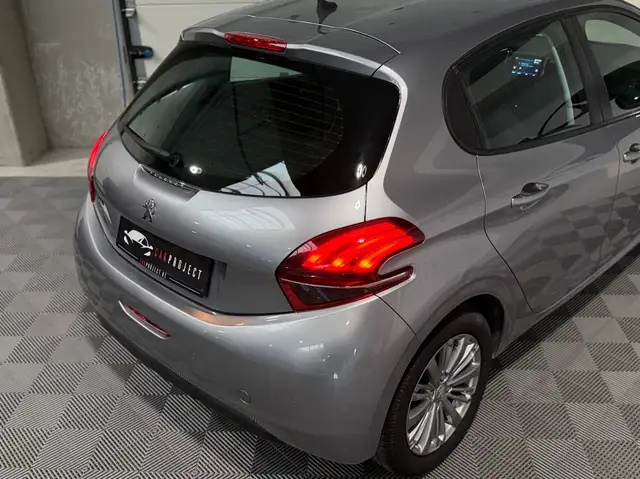 Peugeot 208 view 10