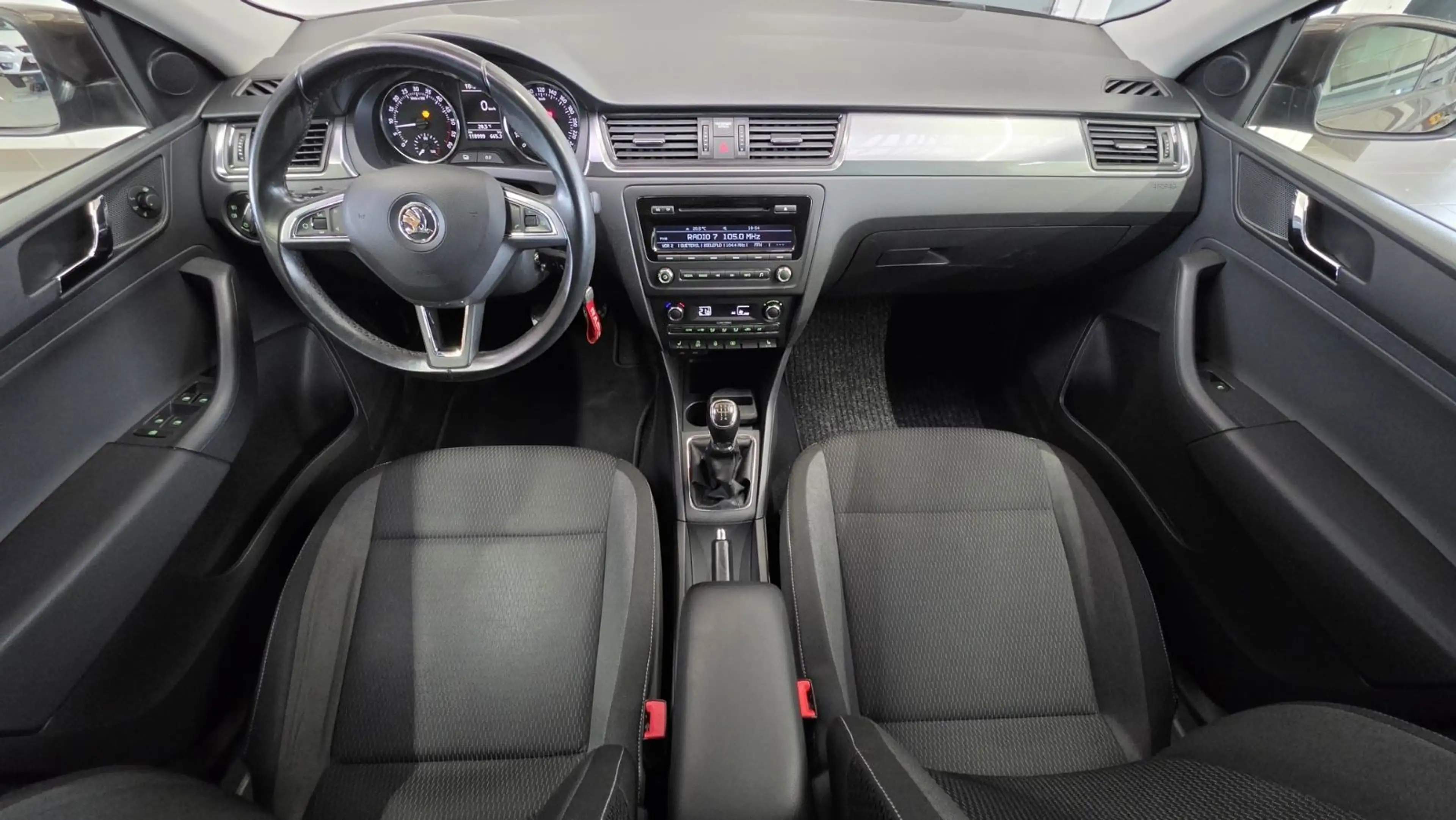 Skoda Rapid/Spaceback Spaceback 1.6 TDI Xenon 1.Hand SHZ PDC — photo 9