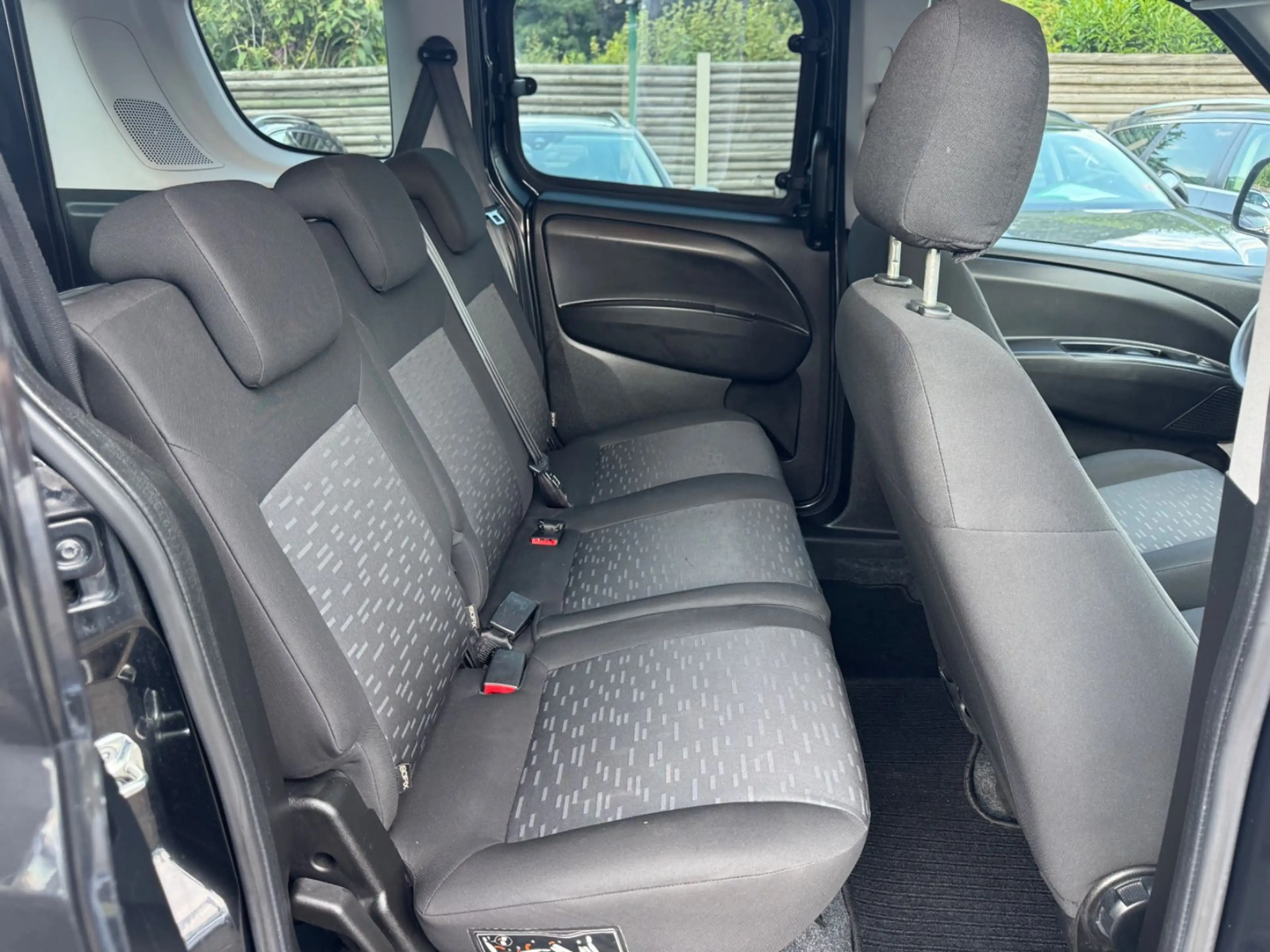 Opel Combo D Selection — photo 15