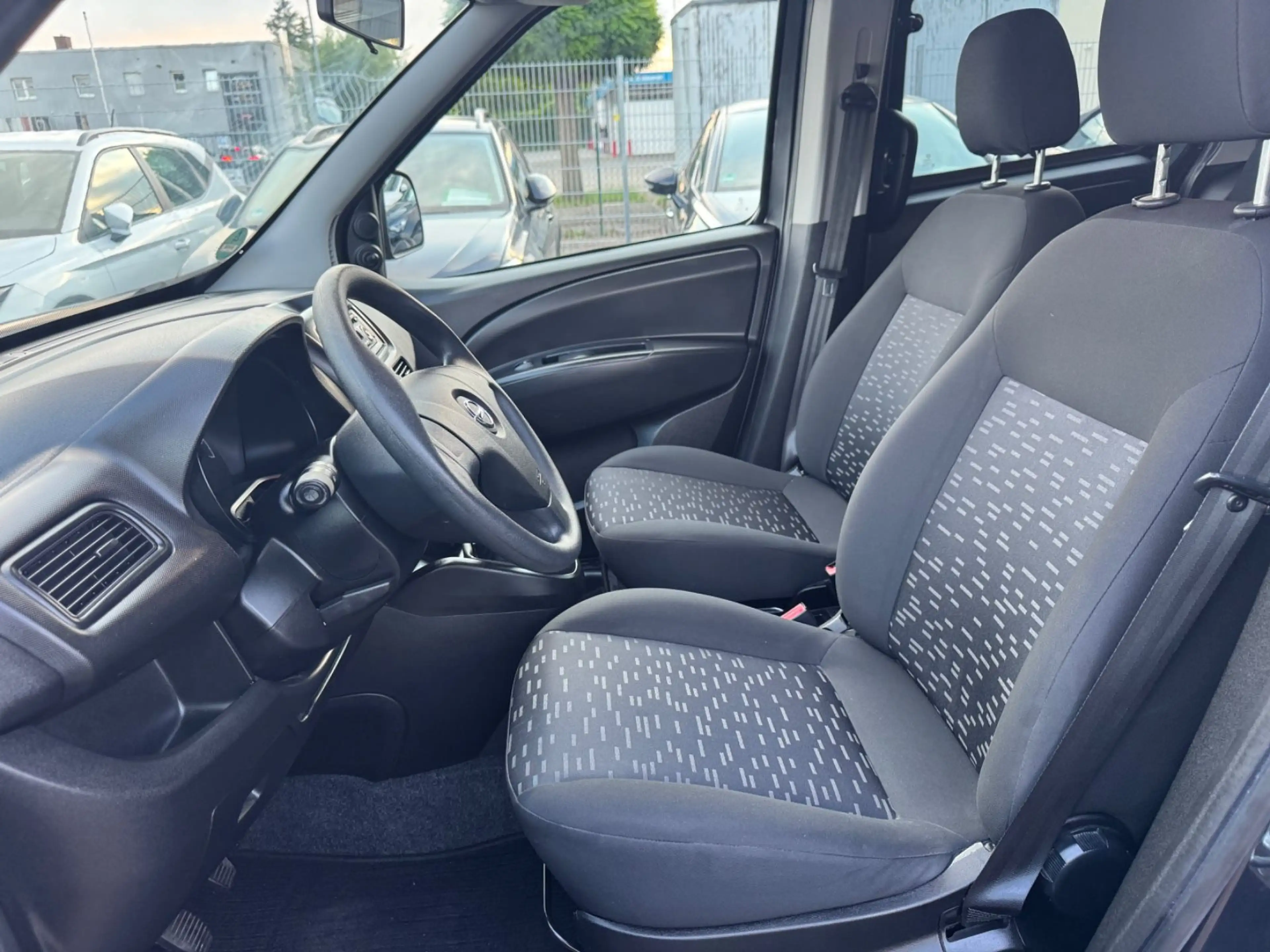 Opel Combo D Selection — photo 13