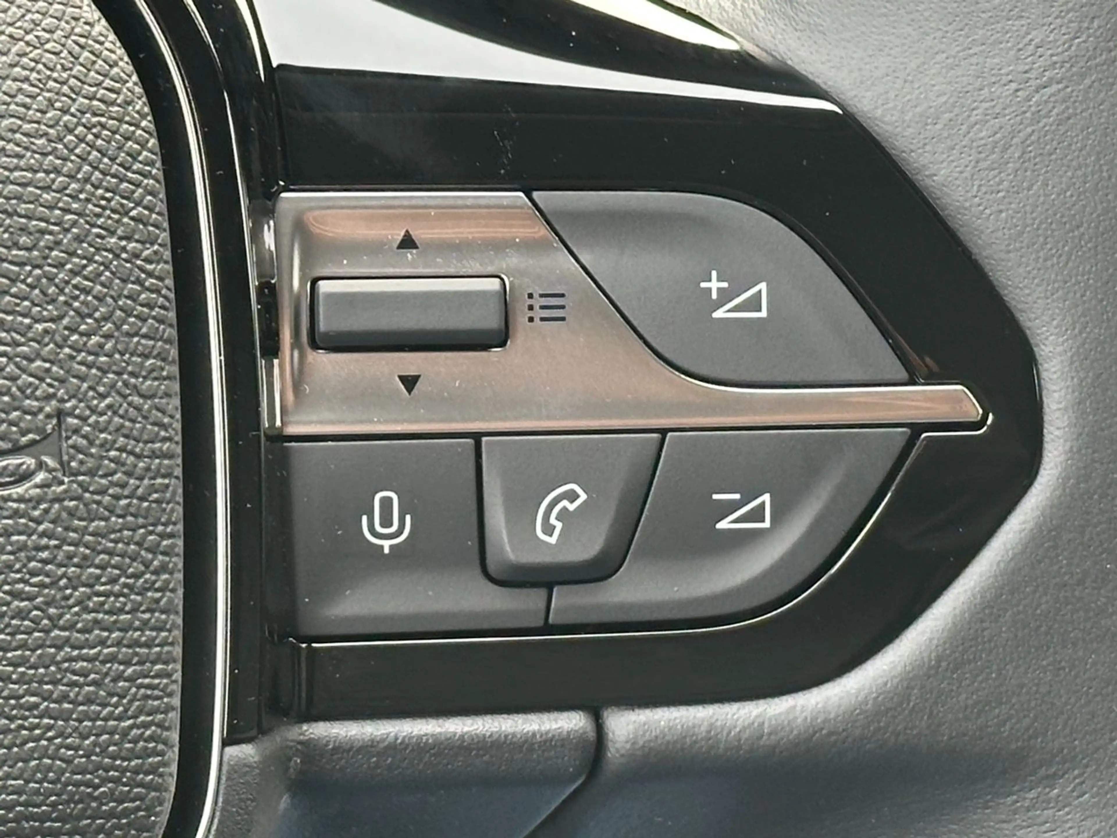 Peugeot 308 SW Allure 1.5 Diesel 131 PS Kam*LED*SHZ*LM-17 — photo 18