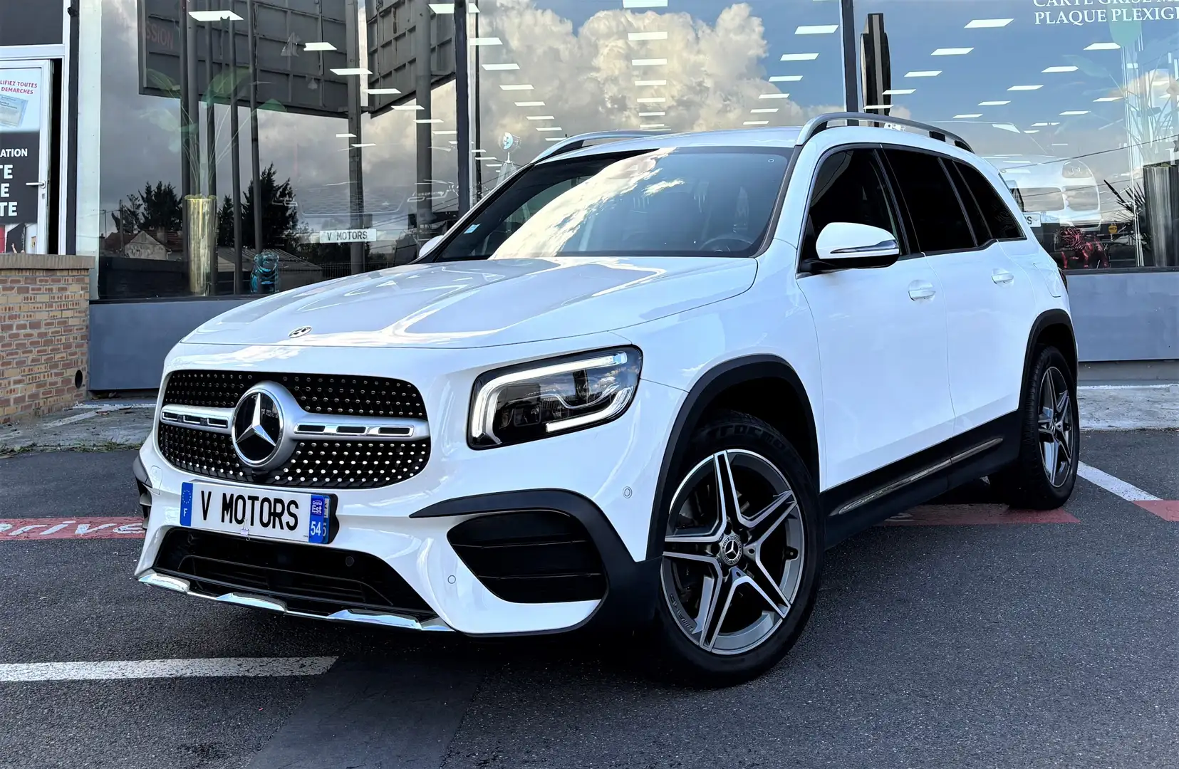 Mercedes-Benz GLB 200 AMG Line Design' 1er Main Blanc - 1