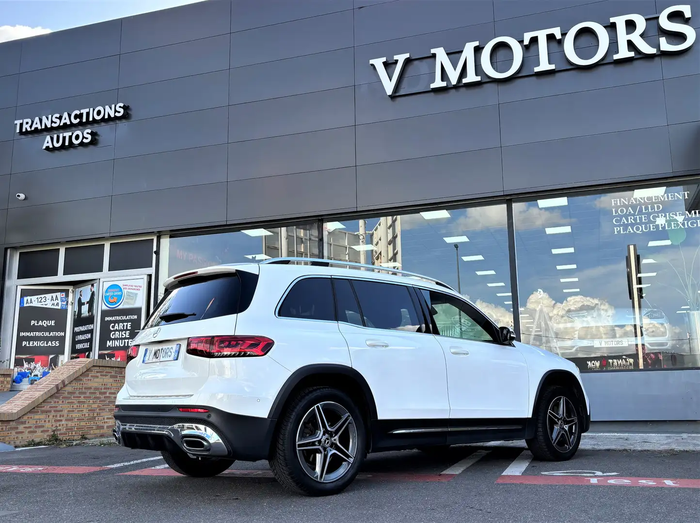 Mercedes-Benz GLB 200 AMG Line Design' 1er Main Blanc - 2