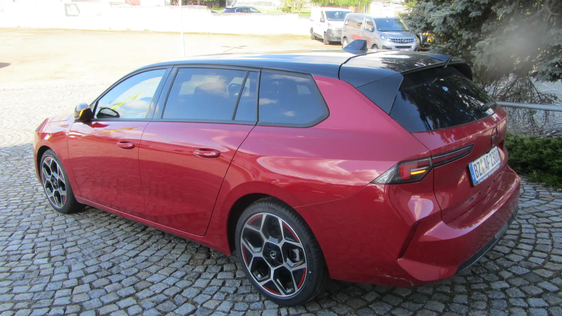 Opel Astra Sports Tourer 1.2 Turbo GS Rot - 2