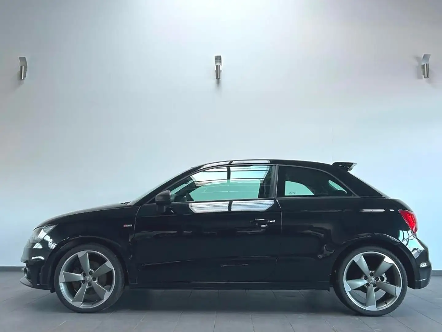 Audi A1 S line Sportp. Navi Sitzheizg. Bose 18-Zoll Schwarz - 2