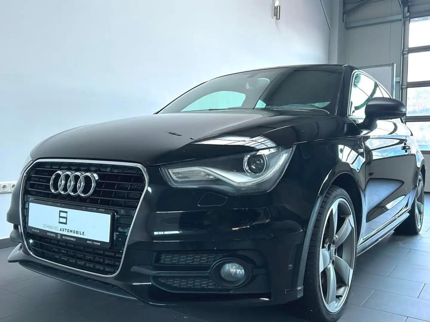 Audi A1 S line Sportp. Navi Sitzheizg. Bose 18-Zoll Schwarz - 1