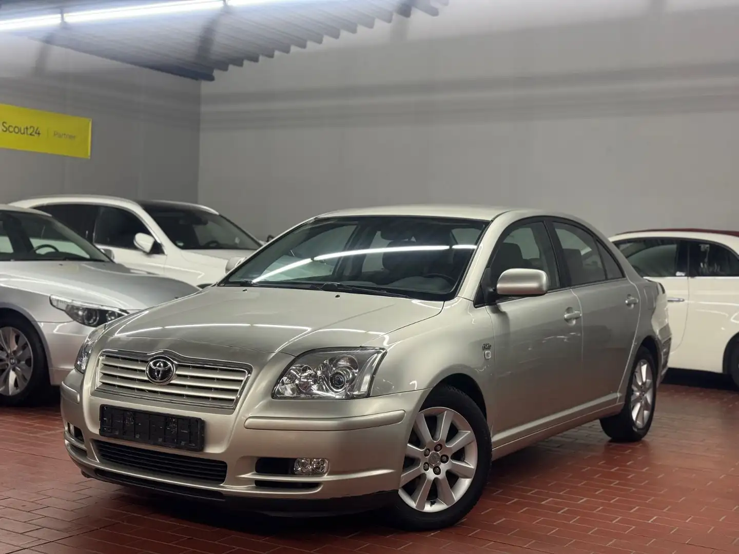 Toyota Avensis 2.0 D-4D*Viele Neuteile*2. Hand* Argento - 2