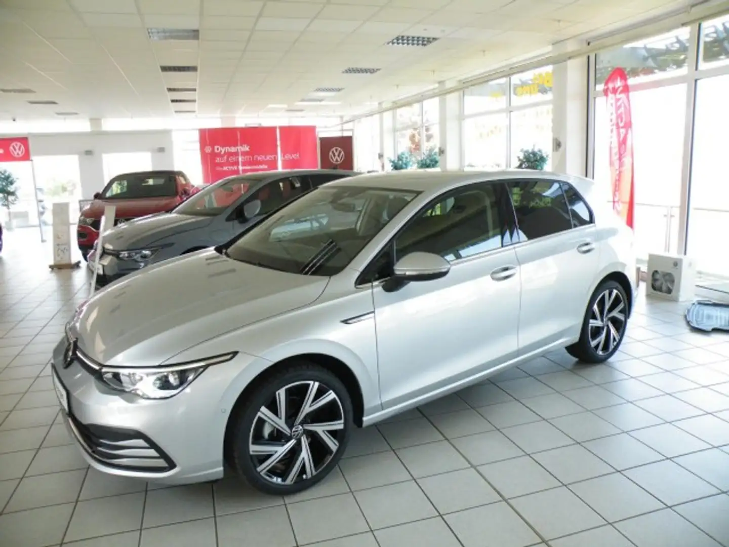 Volkswagen Golf Style 1,5 l eTSI OPF 7-Gang-DSG Klima Navi Silber - 2