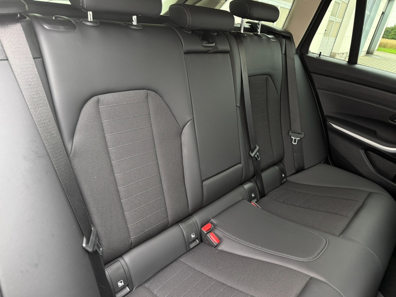 BMW 330 e xDrive Touring LASER/HEAD/DAB/SPORTSITZ/PANO/AHK — photo 13
