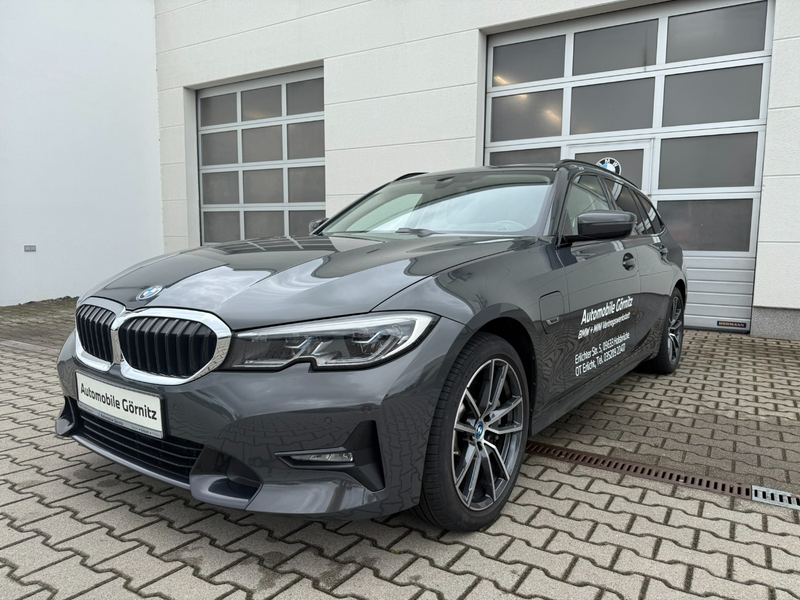 BMW 330 e xDrive Touring LASER/HEAD/DAB/SPORTSITZ/PANO/AHK
