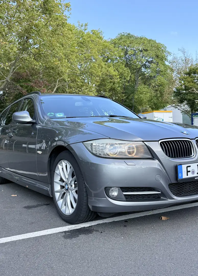 BMW 318 318d DPF Touring Aut. Edition Exclusive - 1