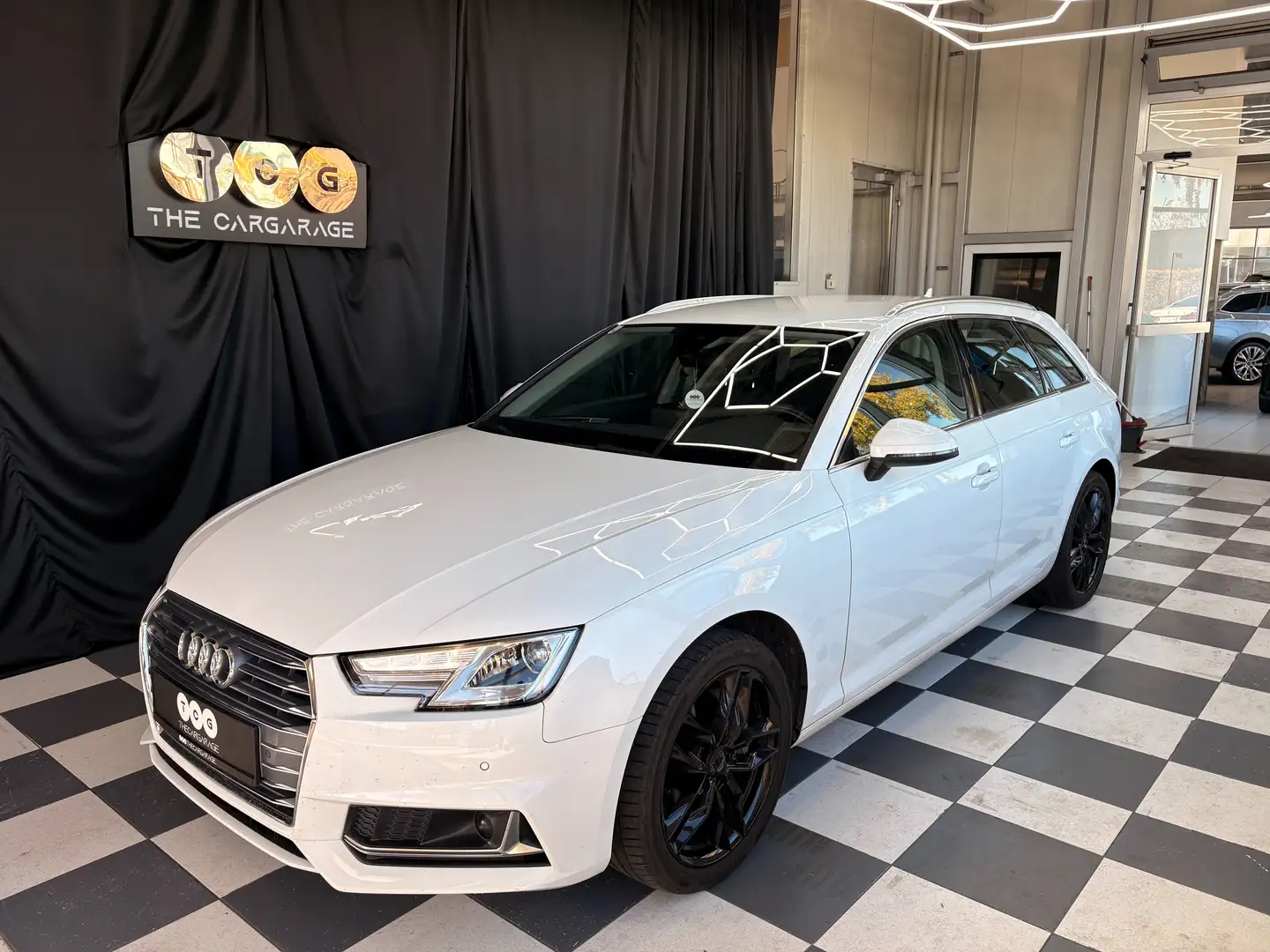 Audi A4 40 TDI sport Weiß - 2