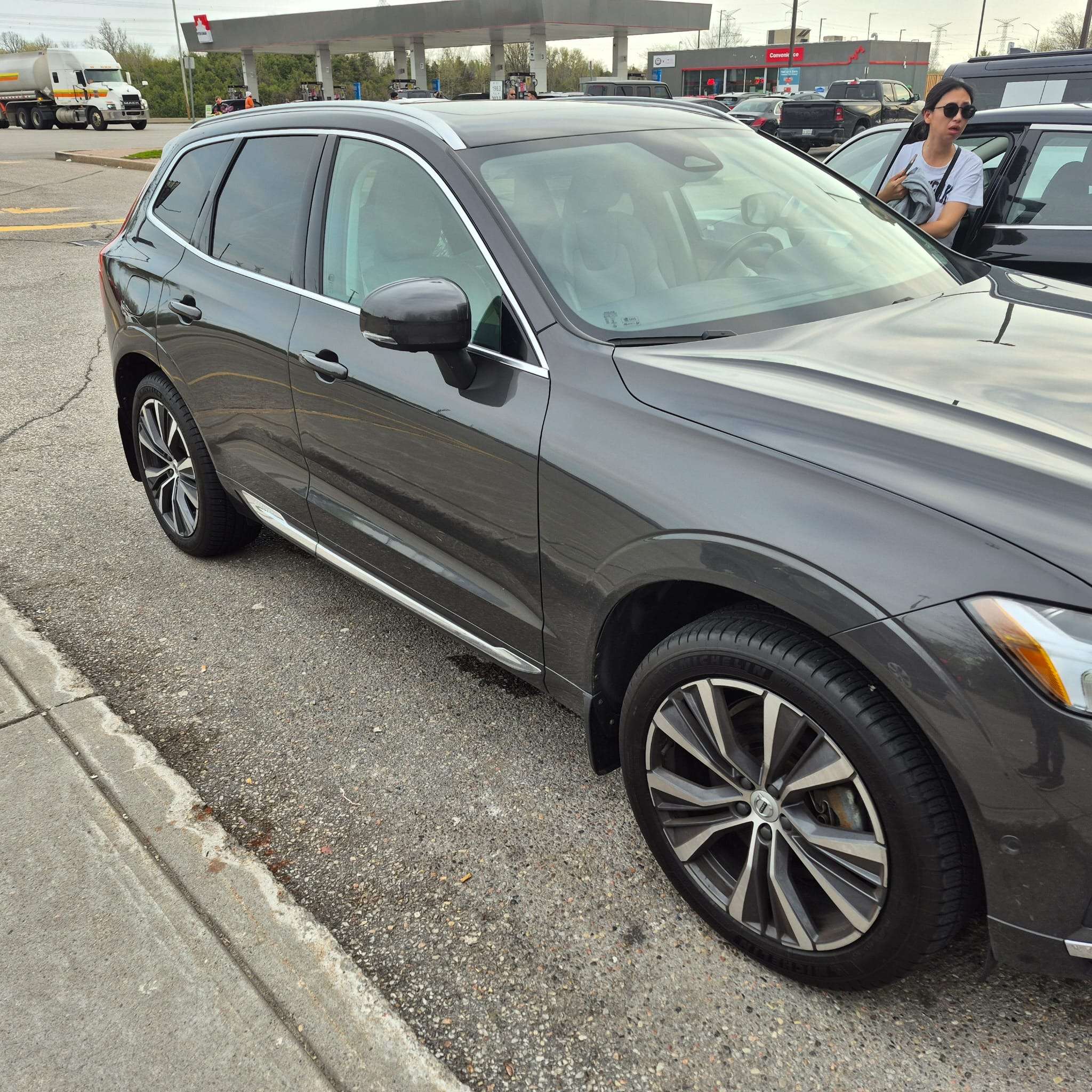 2022 Volvo XC60 Inscription Expression alt 5