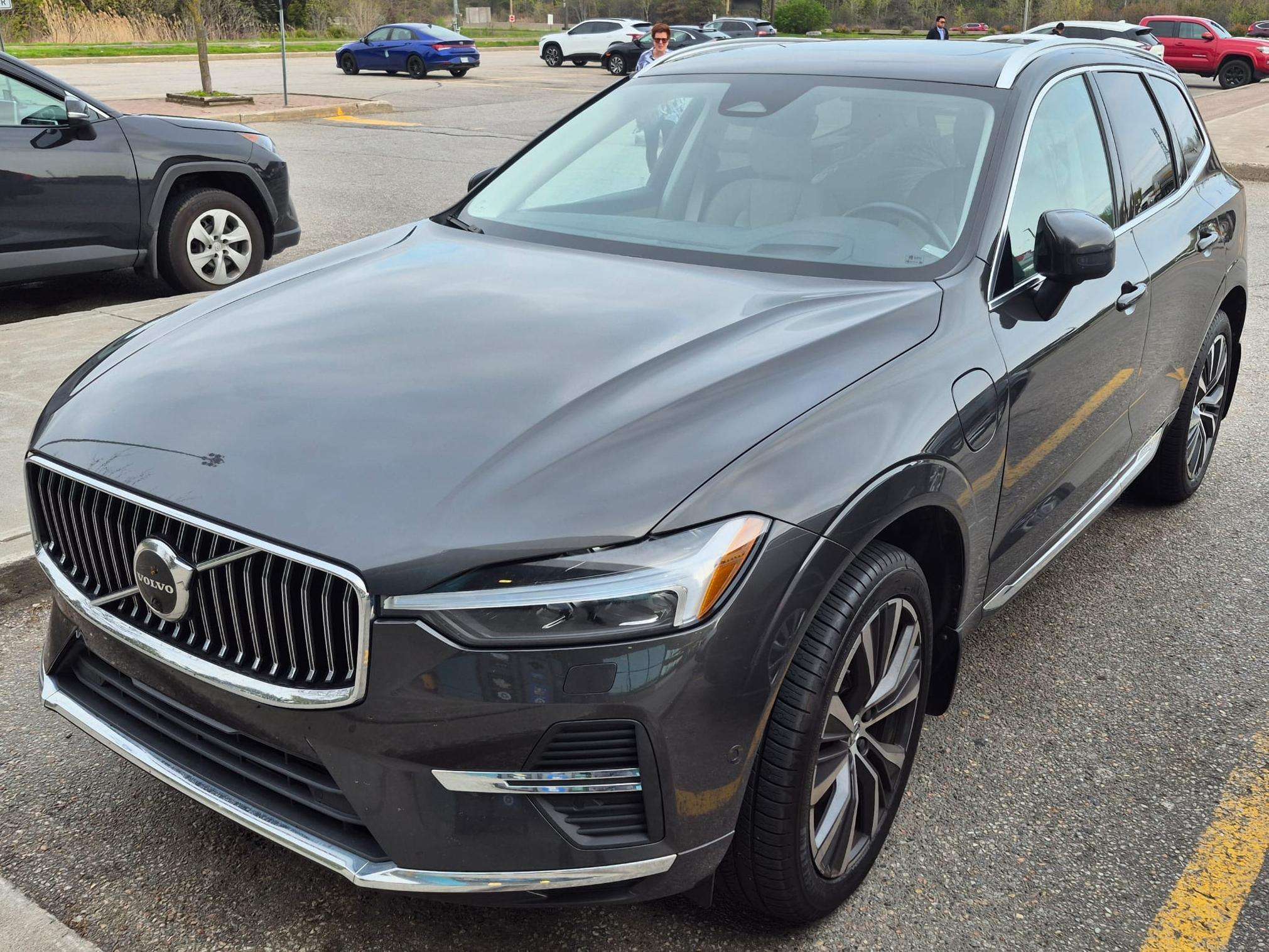 2022 Volvo XC60 Inscription Expression alt 2