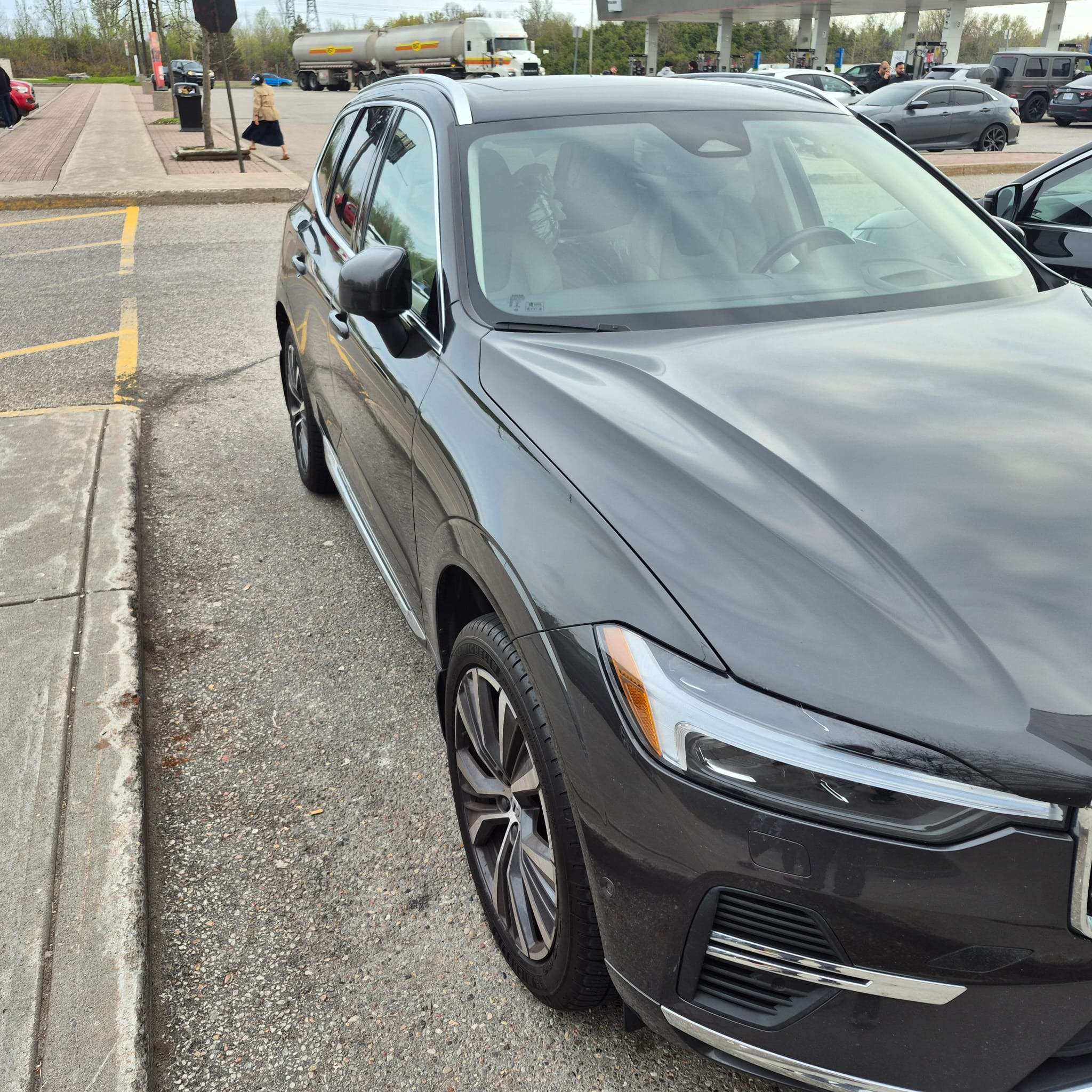2022 Volvo XC60 Inscription Expression alt 4