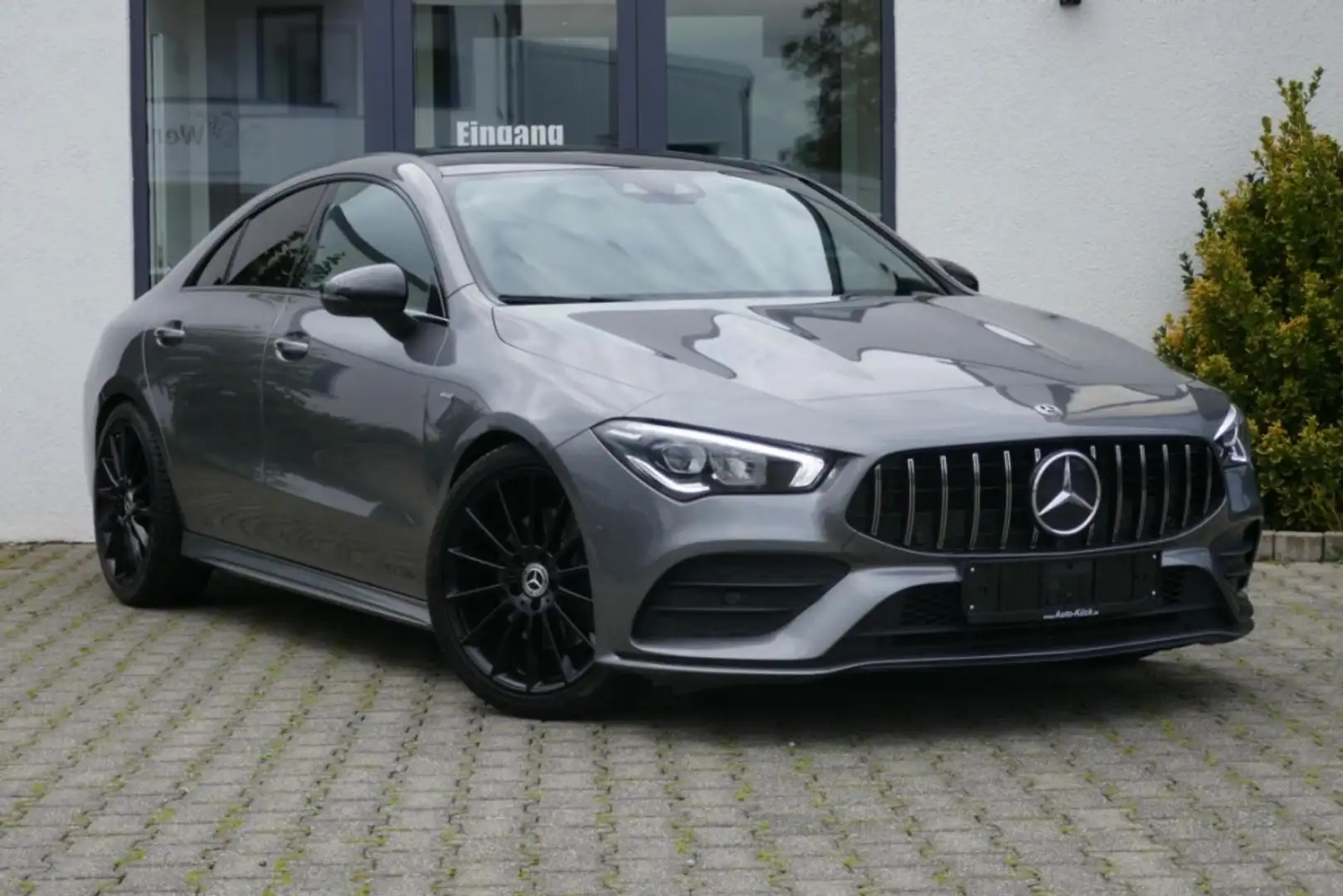 Mercedes-Benz CLA 200 DCT AMGLine Premium/Night/Park Pano LED Grau - 1