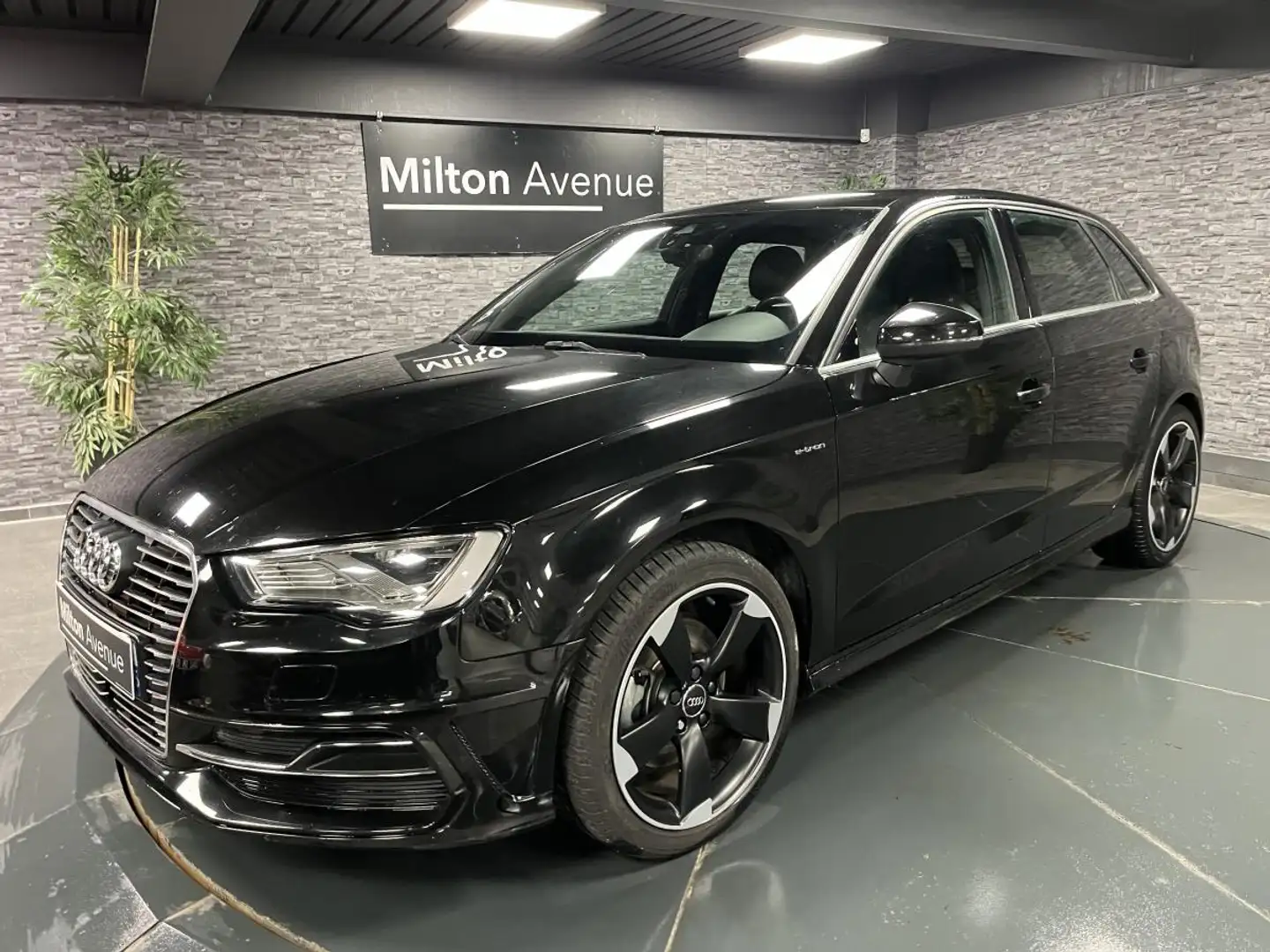 Audi A3 1.4 TFSI e-tron S line Noir - 1