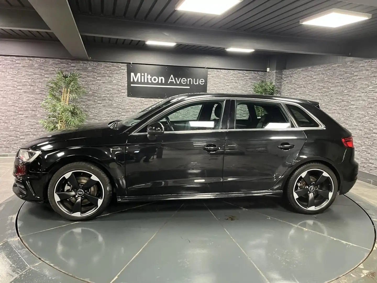 Audi A3 1.4 TFSI e-tron S line Noir - 2