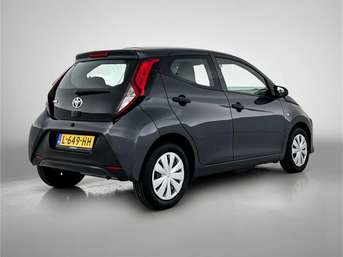 Toyota Aygo 1.0 VVT-i x-fun | Dealer onderhouden | Grijs - 2