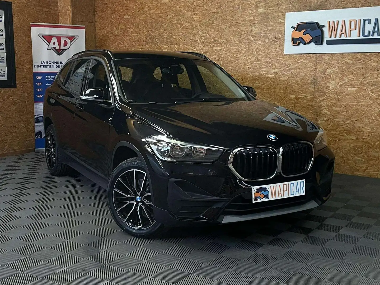 BMW X1 16d 1.5L sDrive (EU6AP) Noir - 1