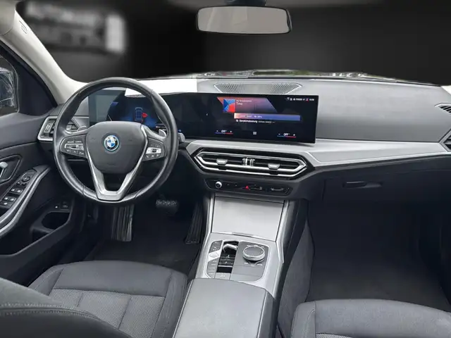 BMW 3 Series view 14