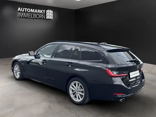 BMW 3 Series view 5