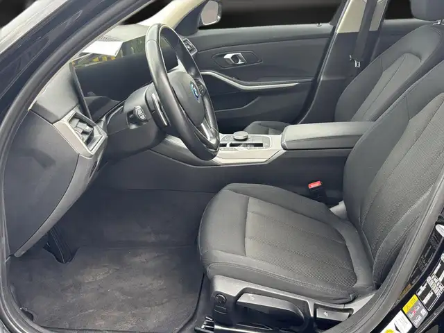 BMW 3 Series view 13