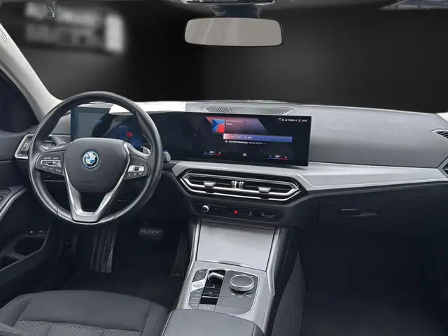 BMW 3 Series view 15