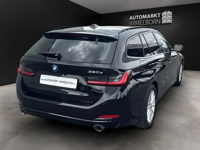 BMW 3 Series view 11