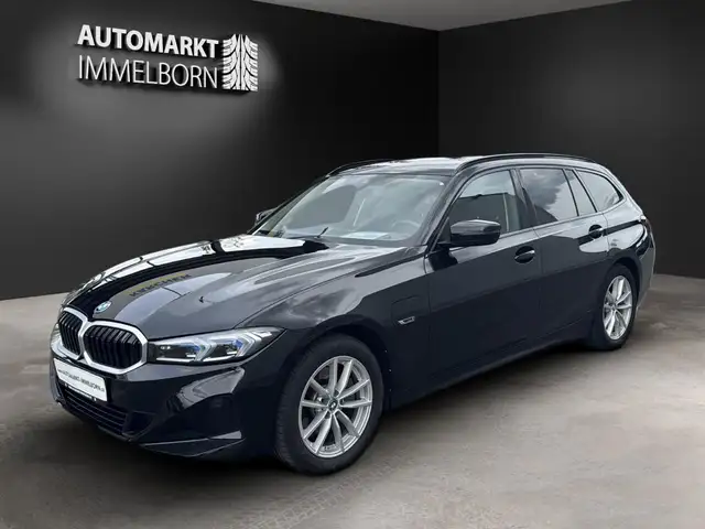 BMW 3 Series view 4