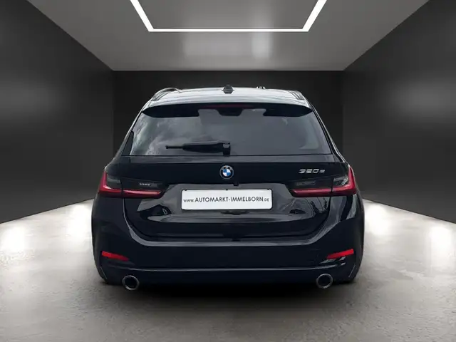 BMW 3 Series view 9