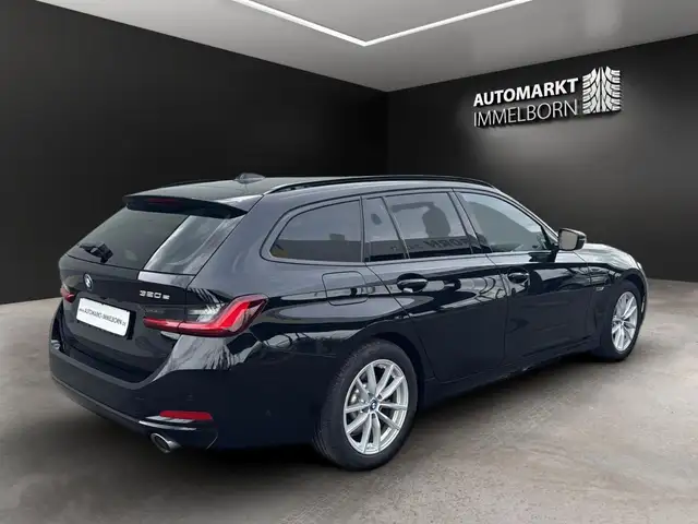BMW 3 Series view 6