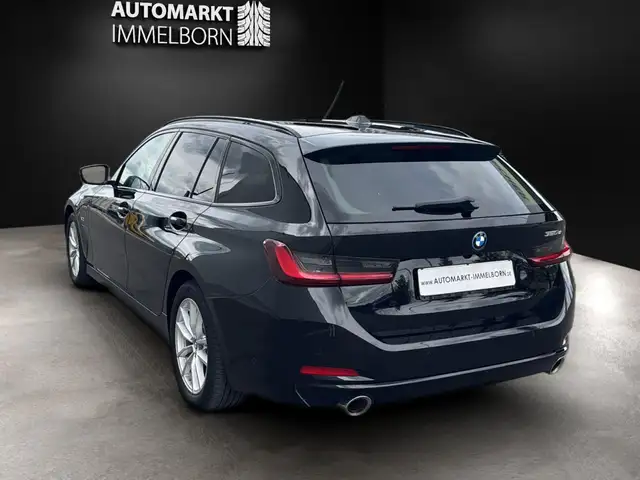 BMW 3 Series view 10