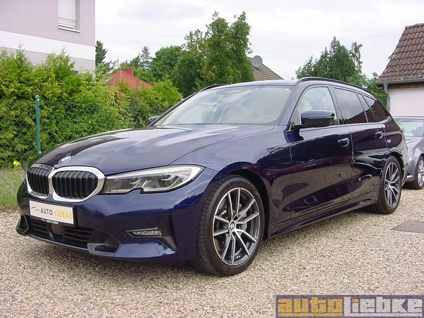 BMW 330 i T. SPORT-L. AUT,LASER,HUD,PANO,ASS-P,ACC,AHK,SH! Blau - 1