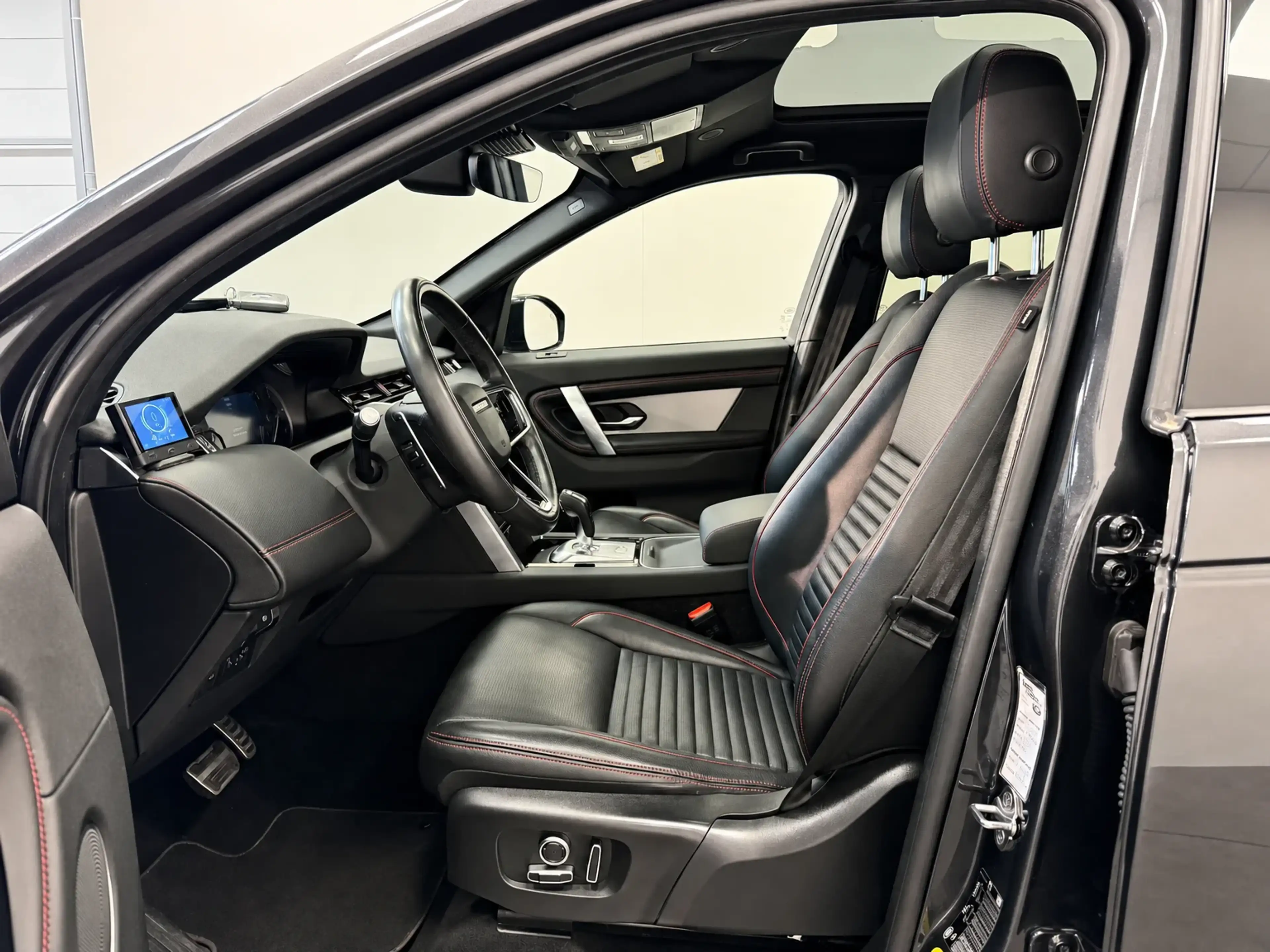Land Rover Discovery Sport 2.0 — photo 12