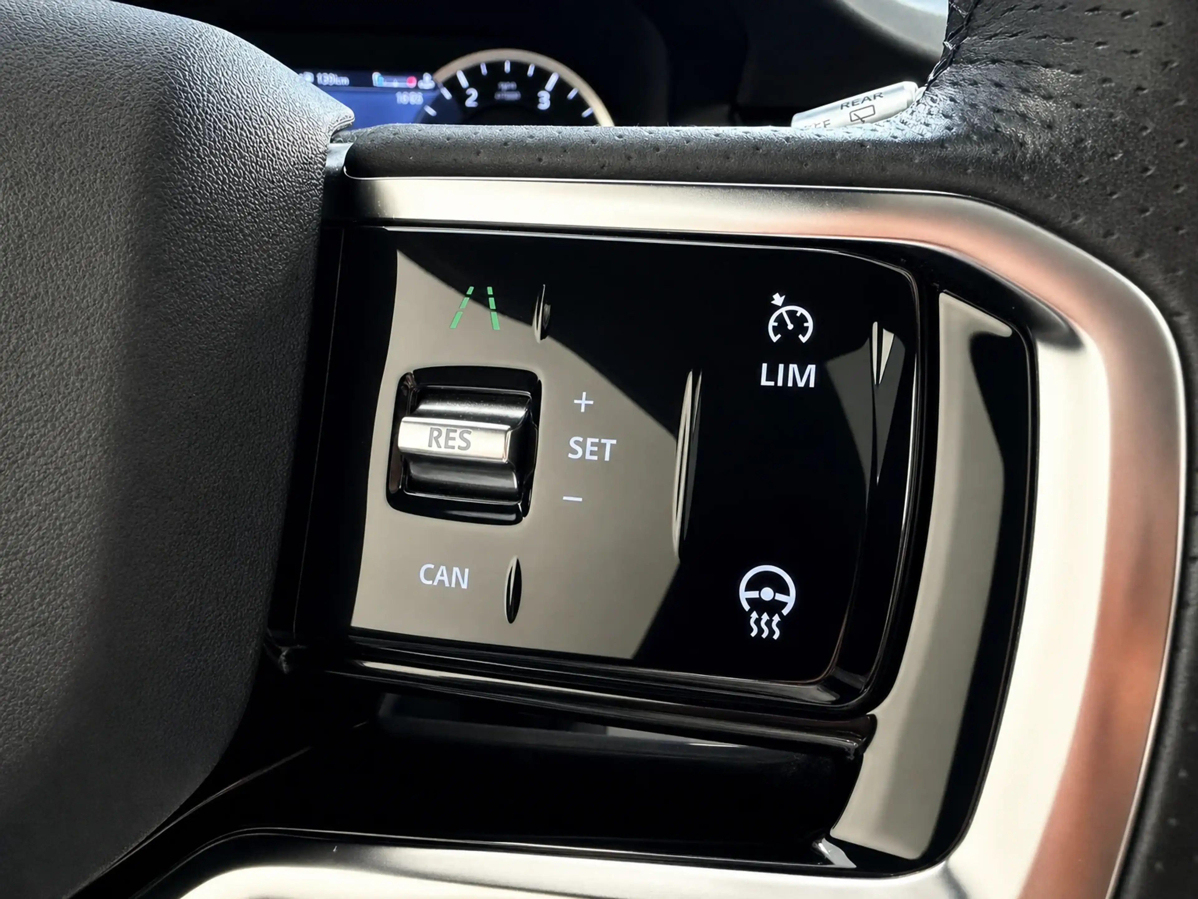 Land Rover Discovery Sport 2.0 — photo 22