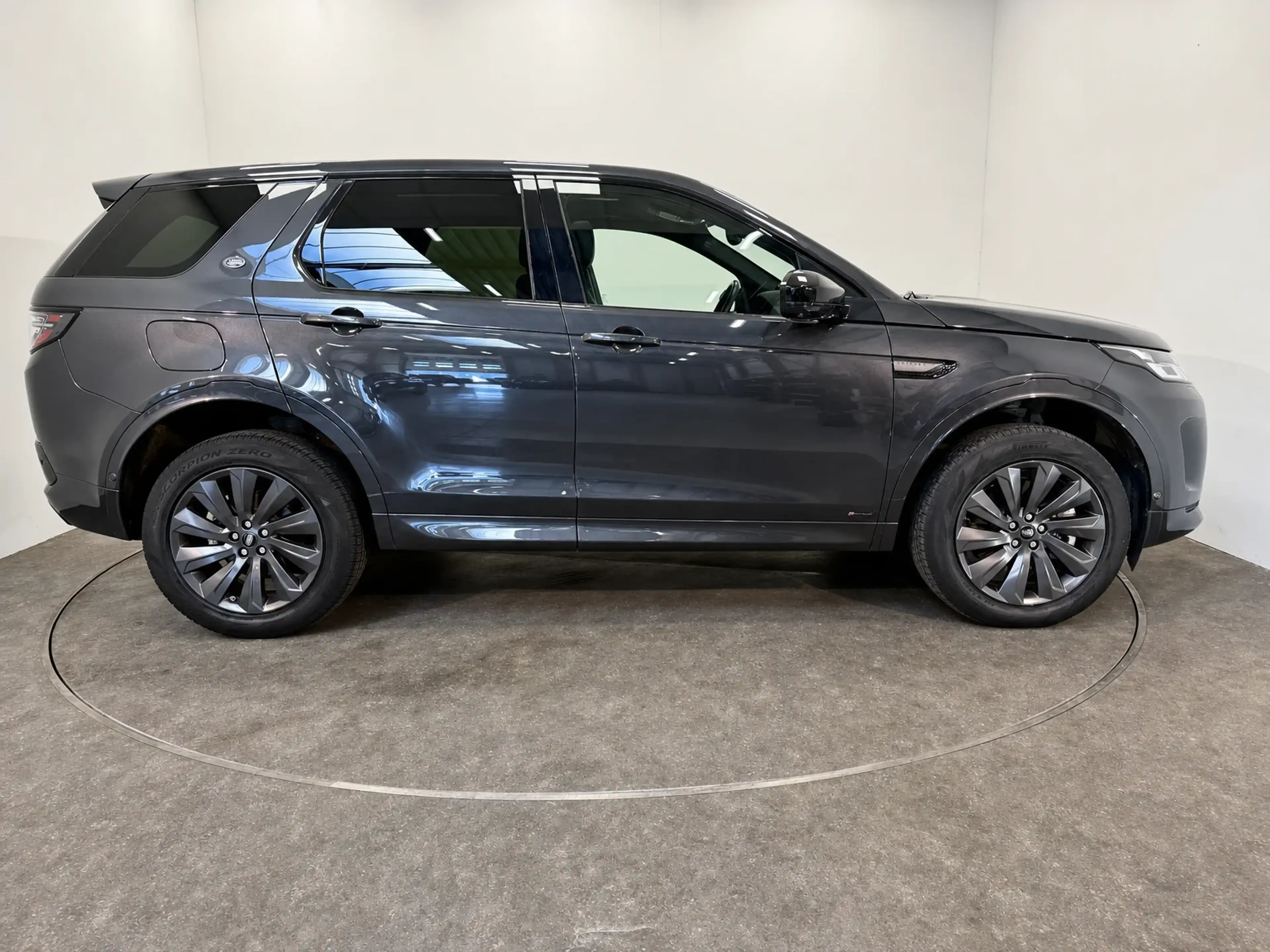 Land Rover Discovery Sport 2.0 — photo 9