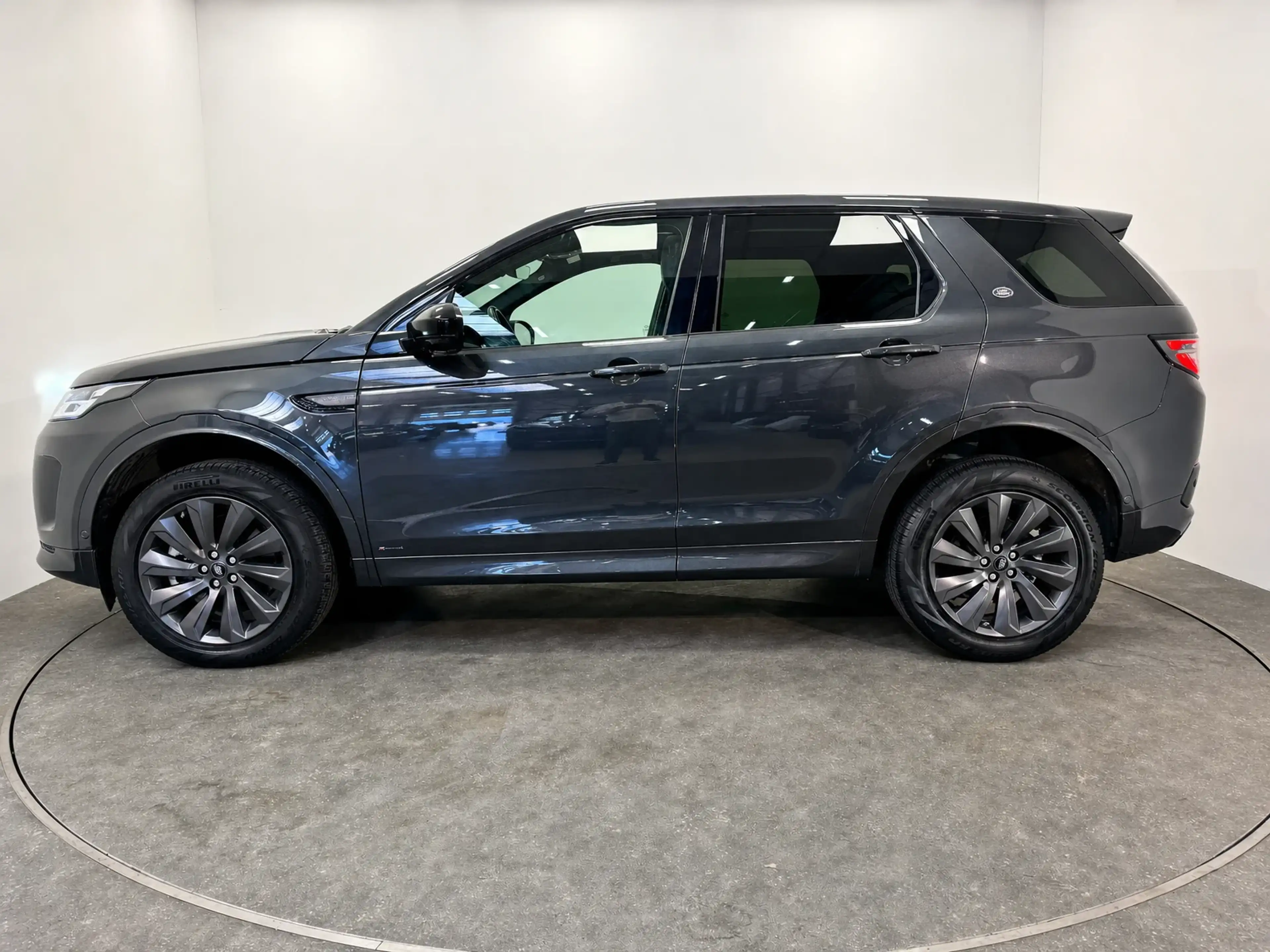 Land Rover Discovery Sport 2.0 — photo 2