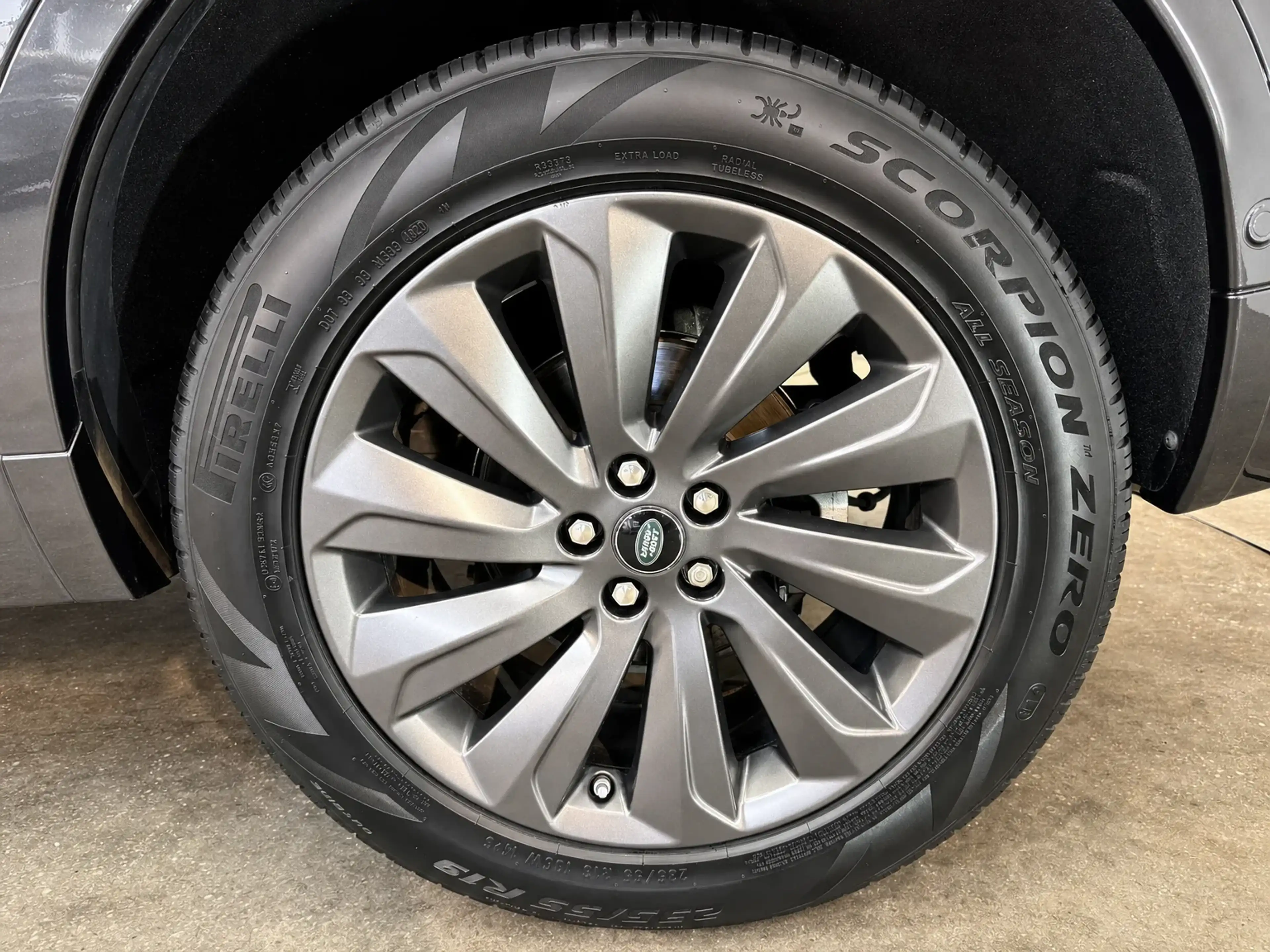 Land Rover Discovery Sport 2.0 — photo 10