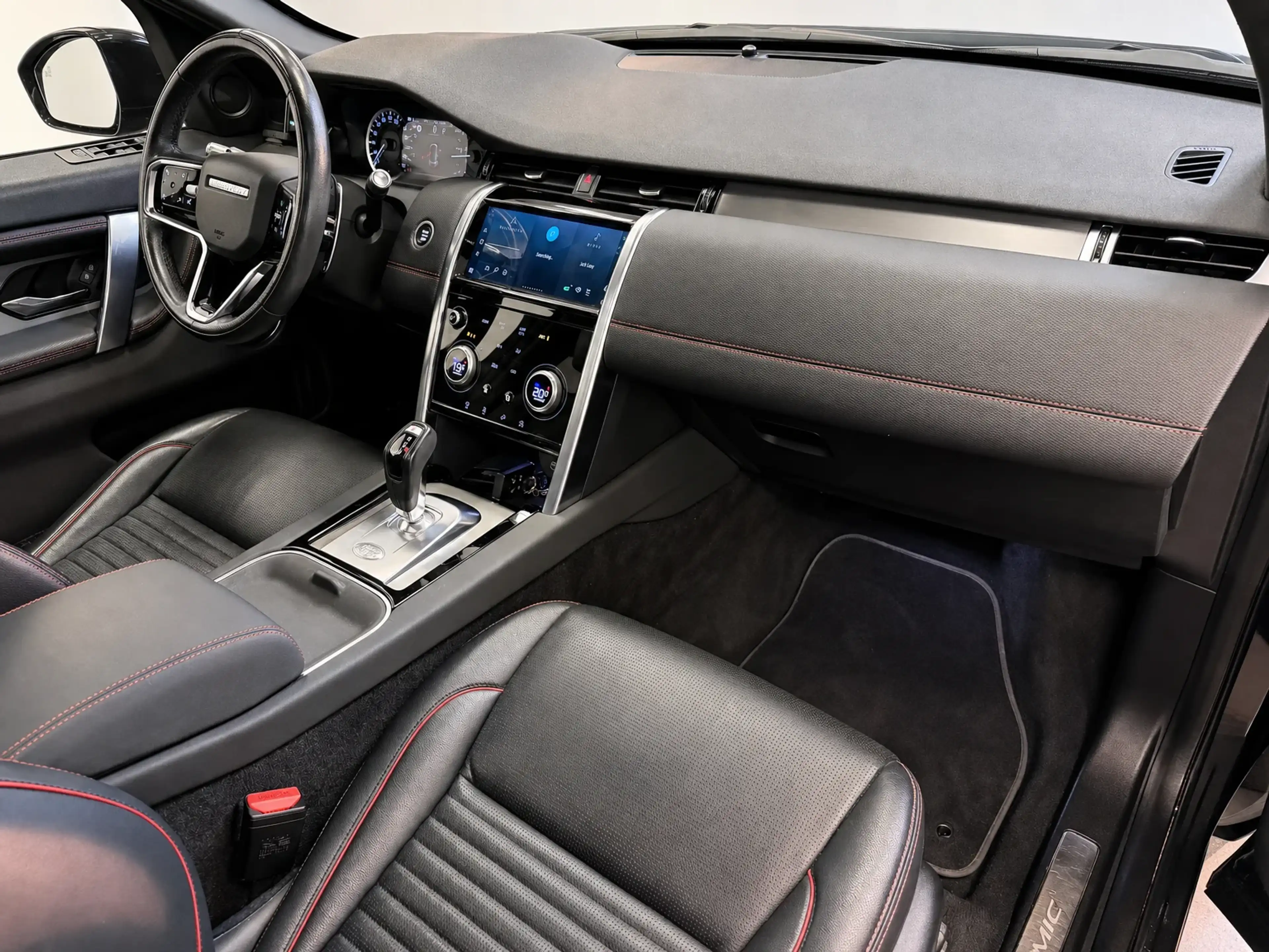 Land Rover Discovery Sport 2.0 — photo 19
