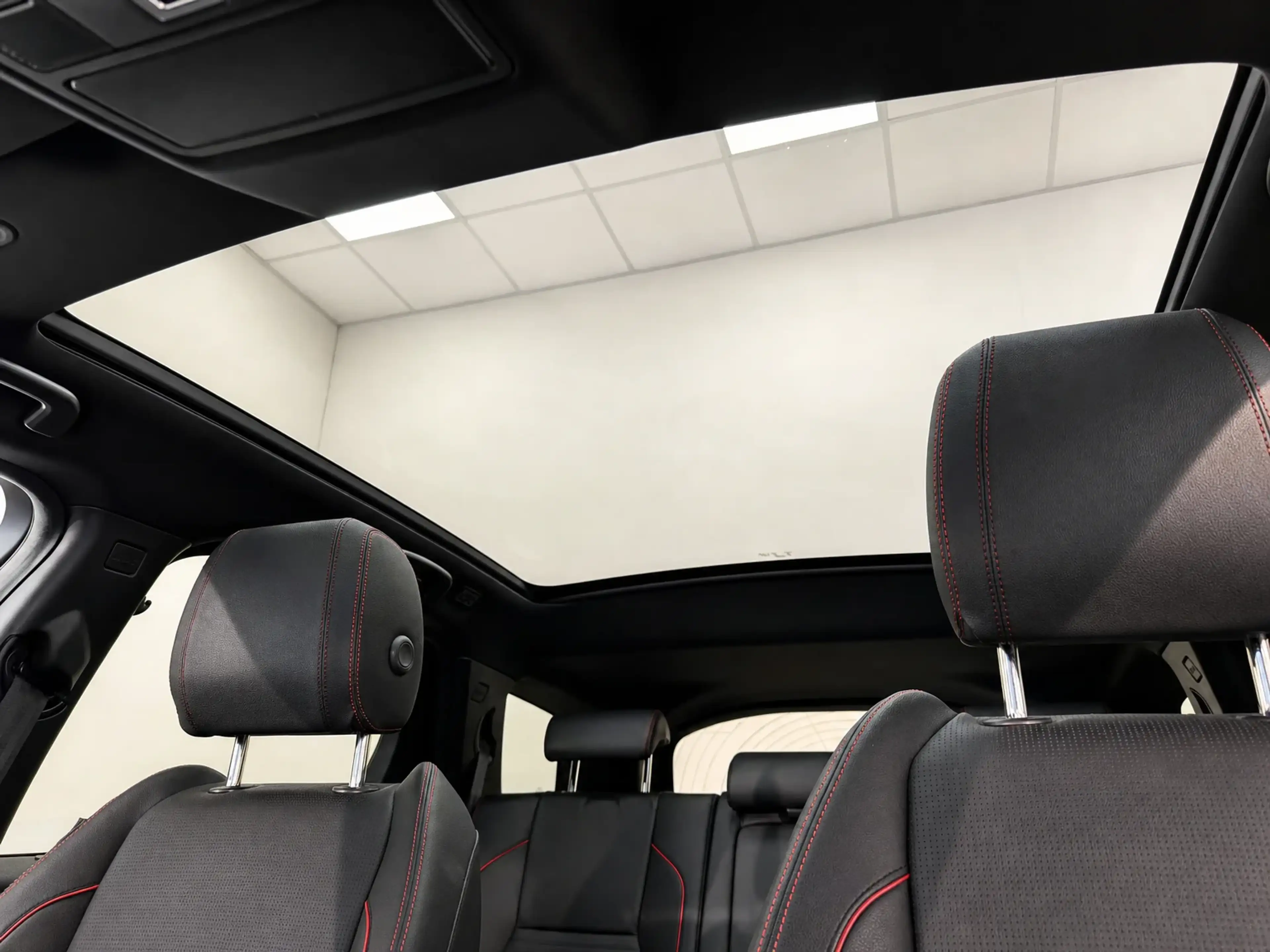 Land Rover Discovery Sport 2.0 — photo 14