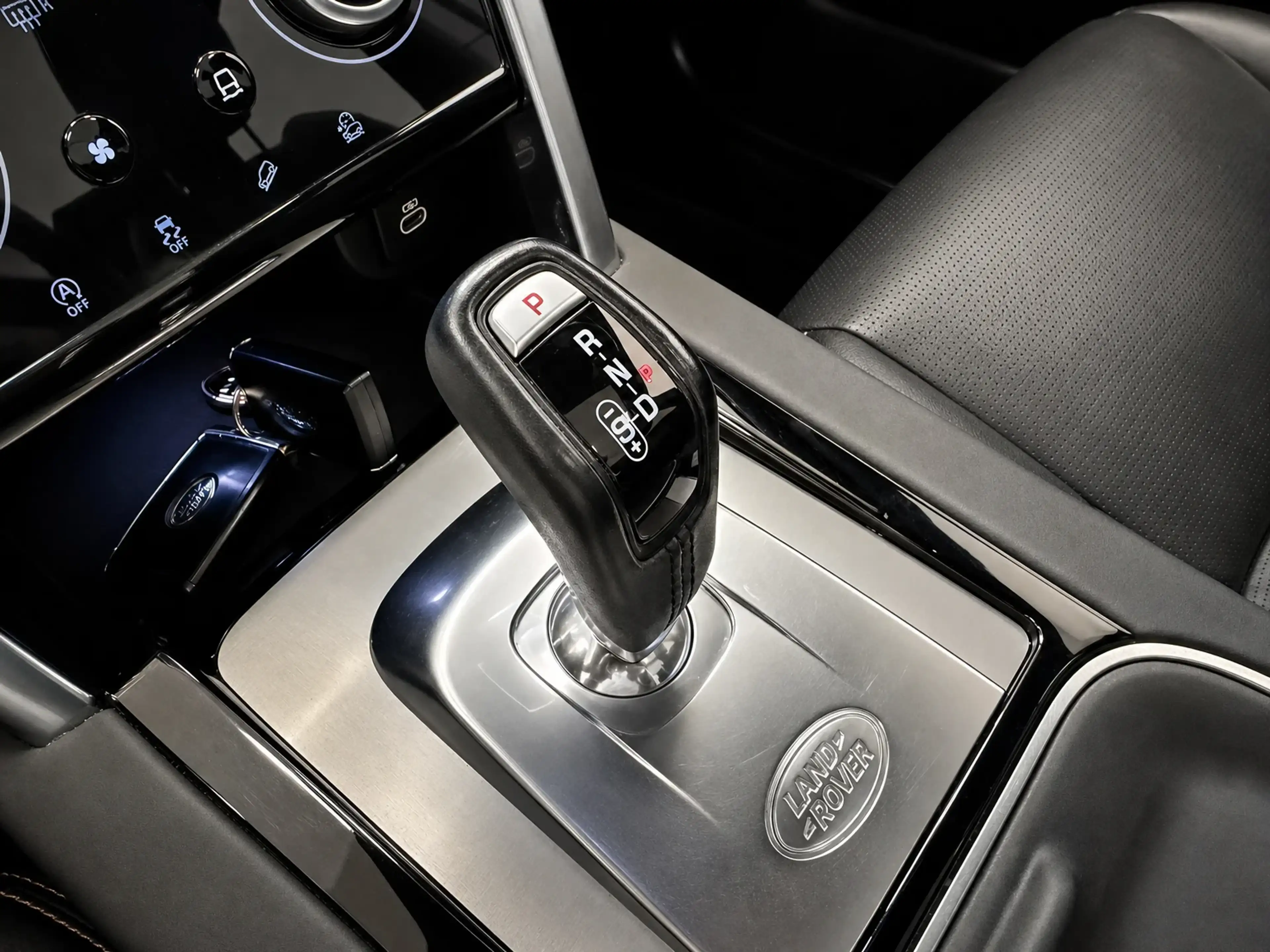 Land Rover Discovery Sport 2.0 — photo 21