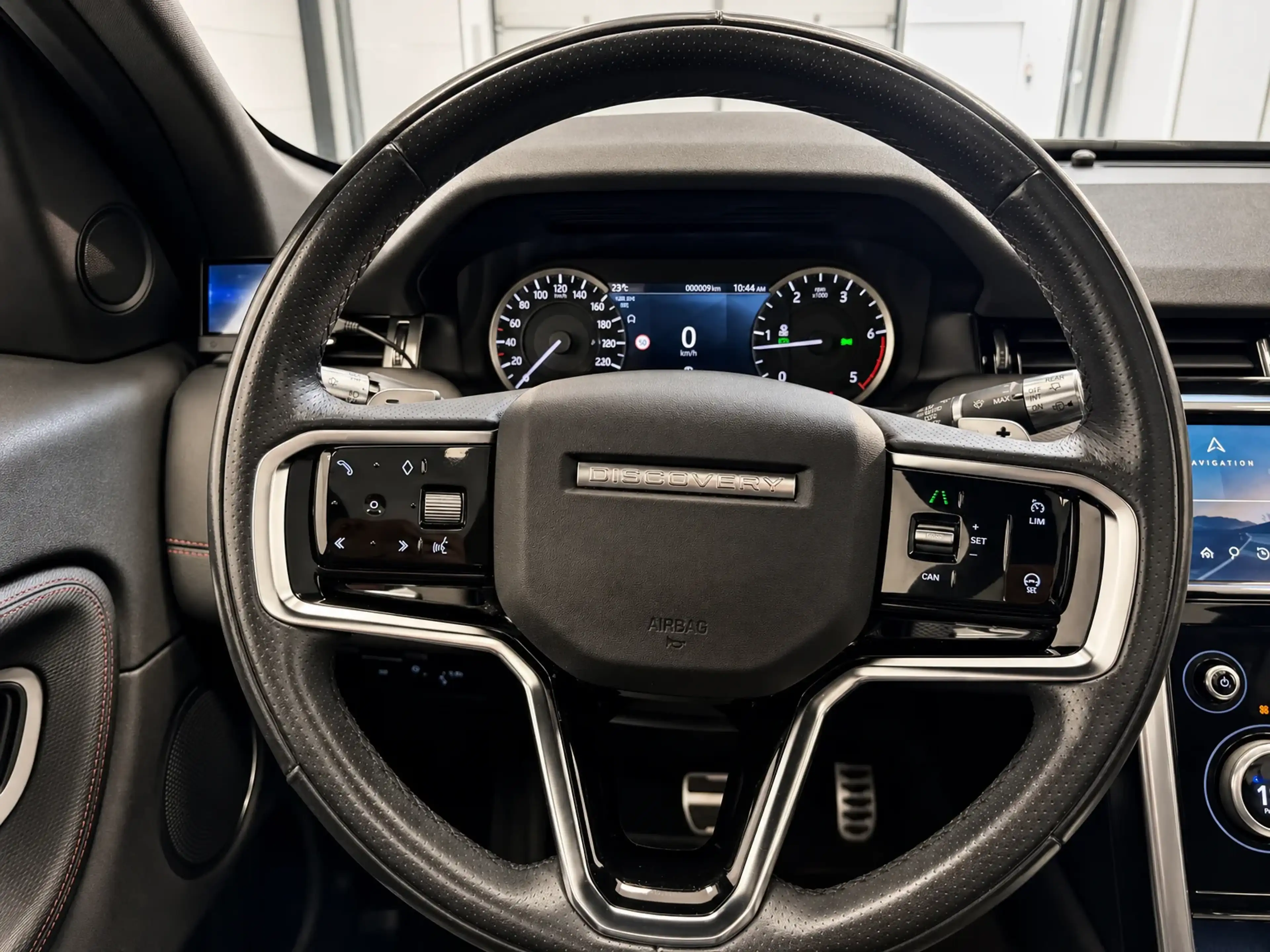 Land Rover Discovery Sport 2.0 — photo 18