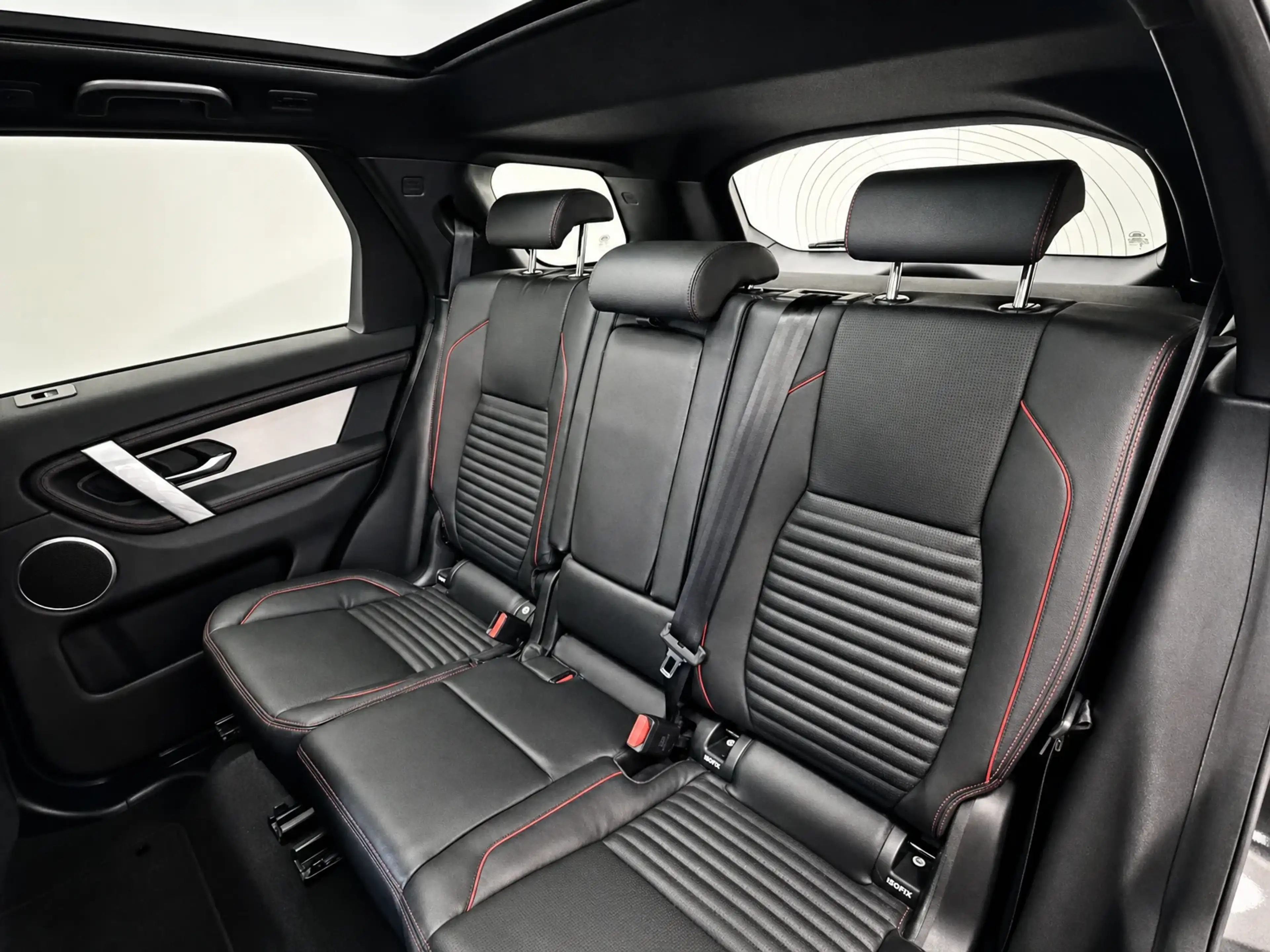 Land Rover Discovery Sport 2.0 — photo 17