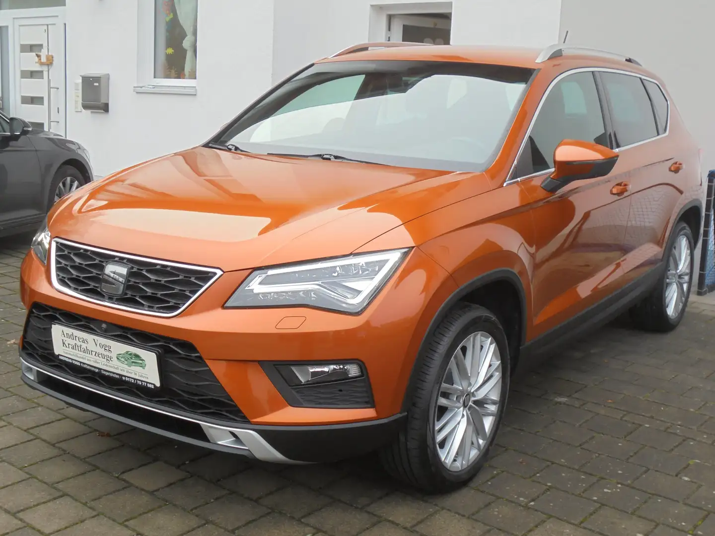 SEAT Ateca 1,4 TSI Xcellence Kamera AHK Navi Sitzheizung LED Orange - 1