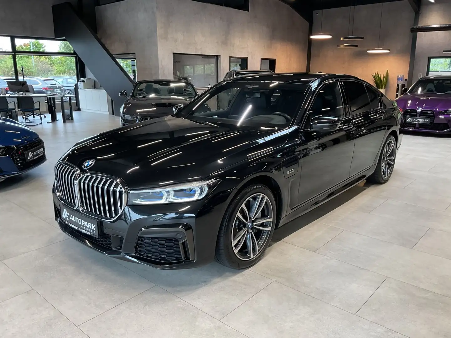 BMW 745 e M Paket HuD Laser Leder LiveC. 19" 360° Schwarz - 1