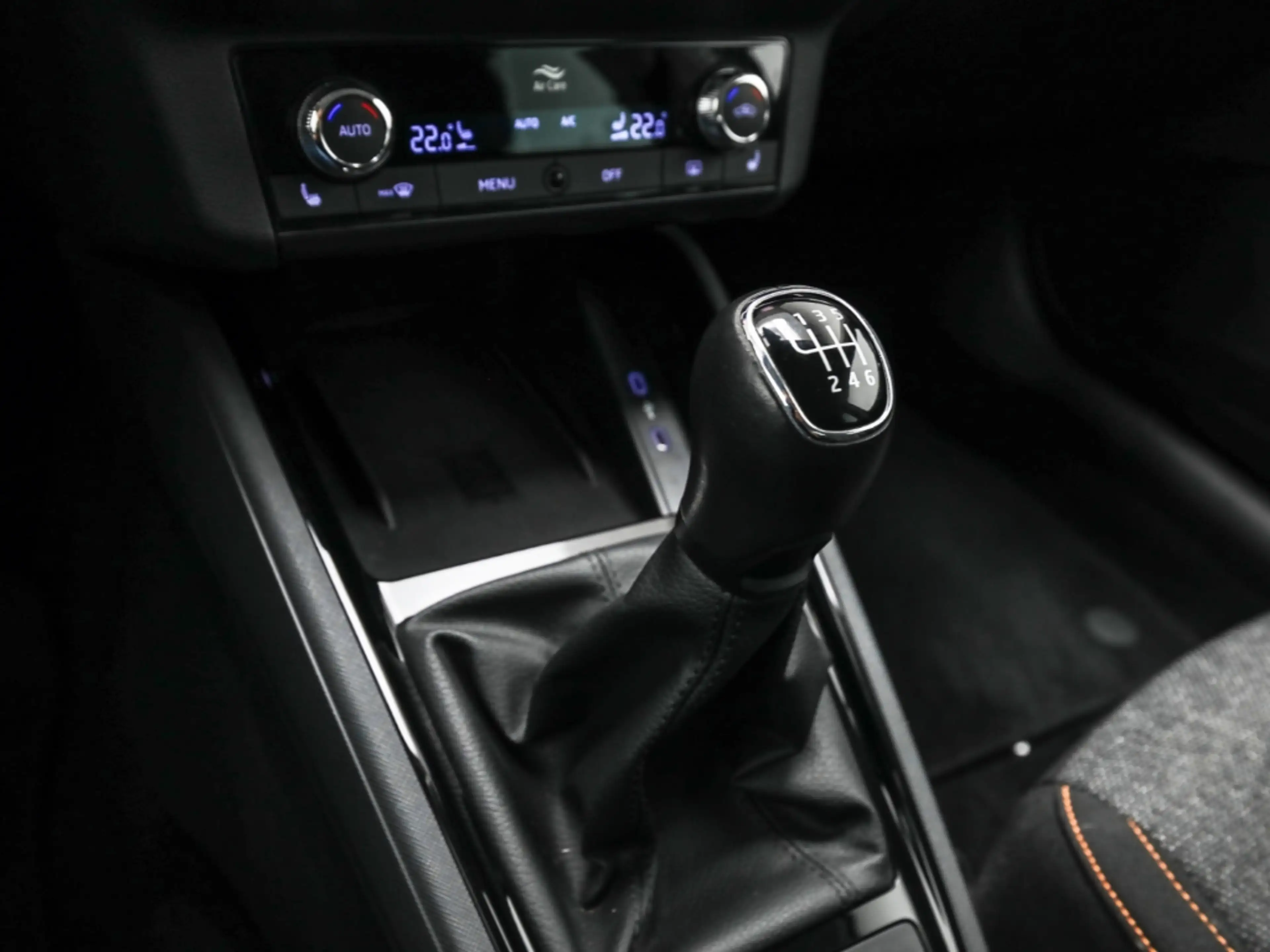 Skoda Kamiq 1.0 TSI Clever AHK Navi Kamera — photo 12