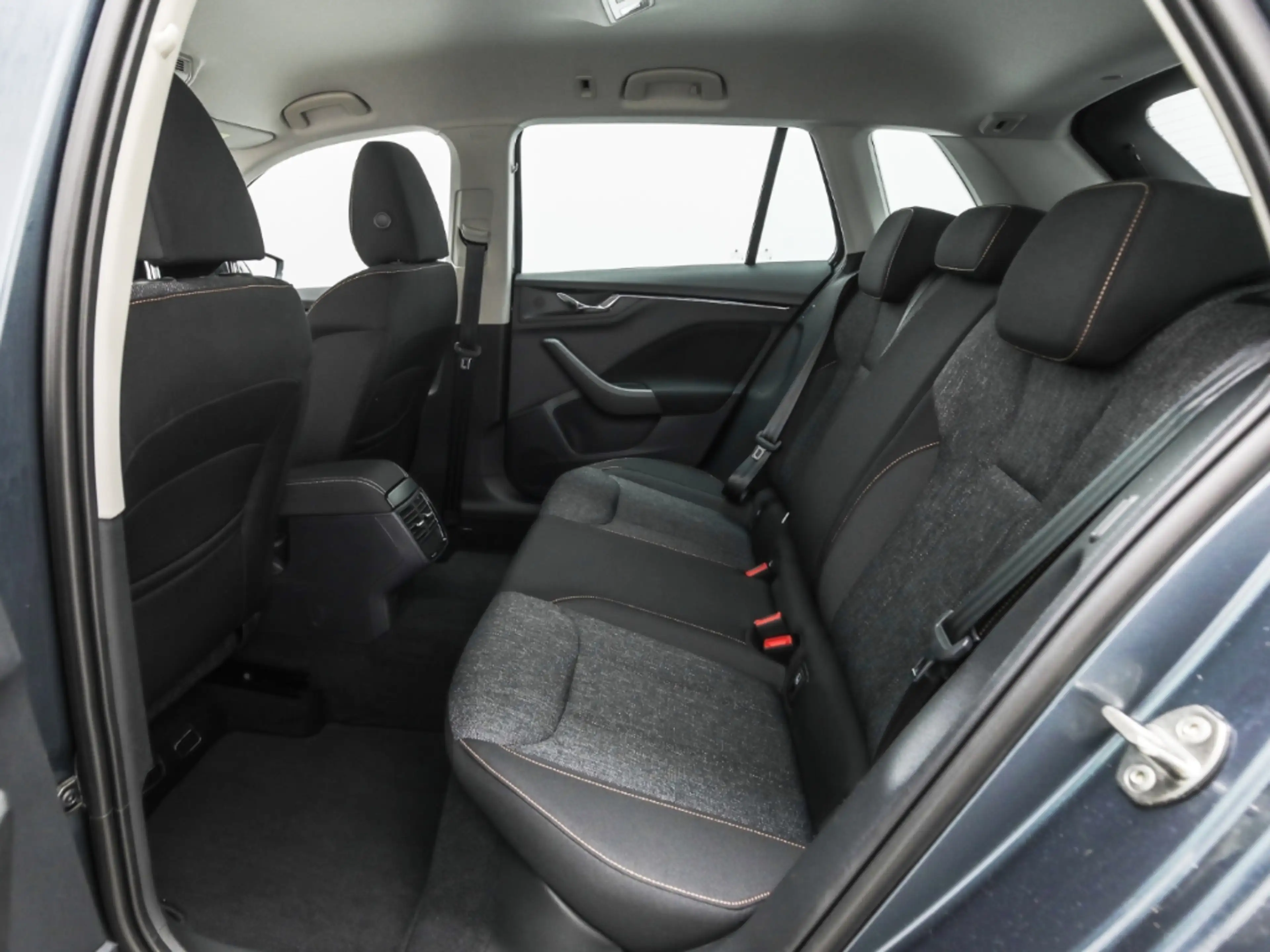Skoda Kamiq 1.0 TSI Clever AHK Navi Kamera — photo 14